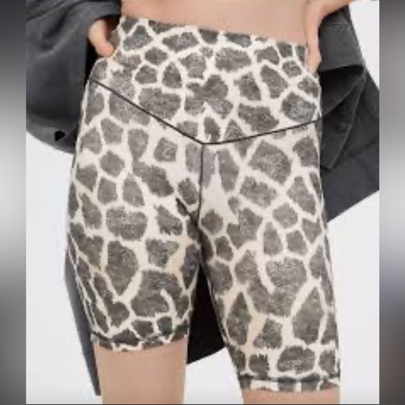 Offline by aerie Giraffe Print Bike Shorts in size Medium - Picture 7 of 7
